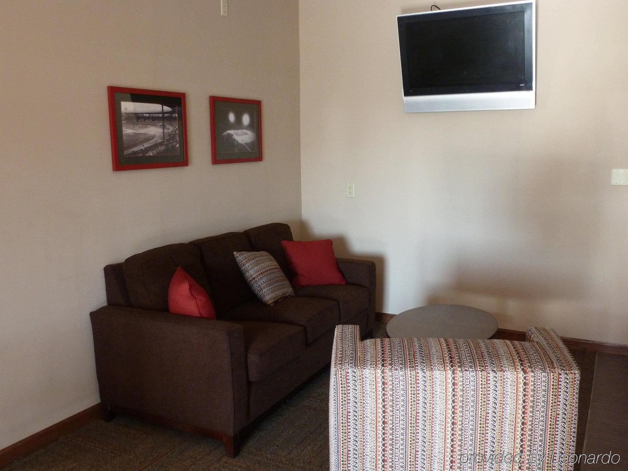 Holiday Inn Express & Suites Evansville North By Ihg Warrenton Room photo