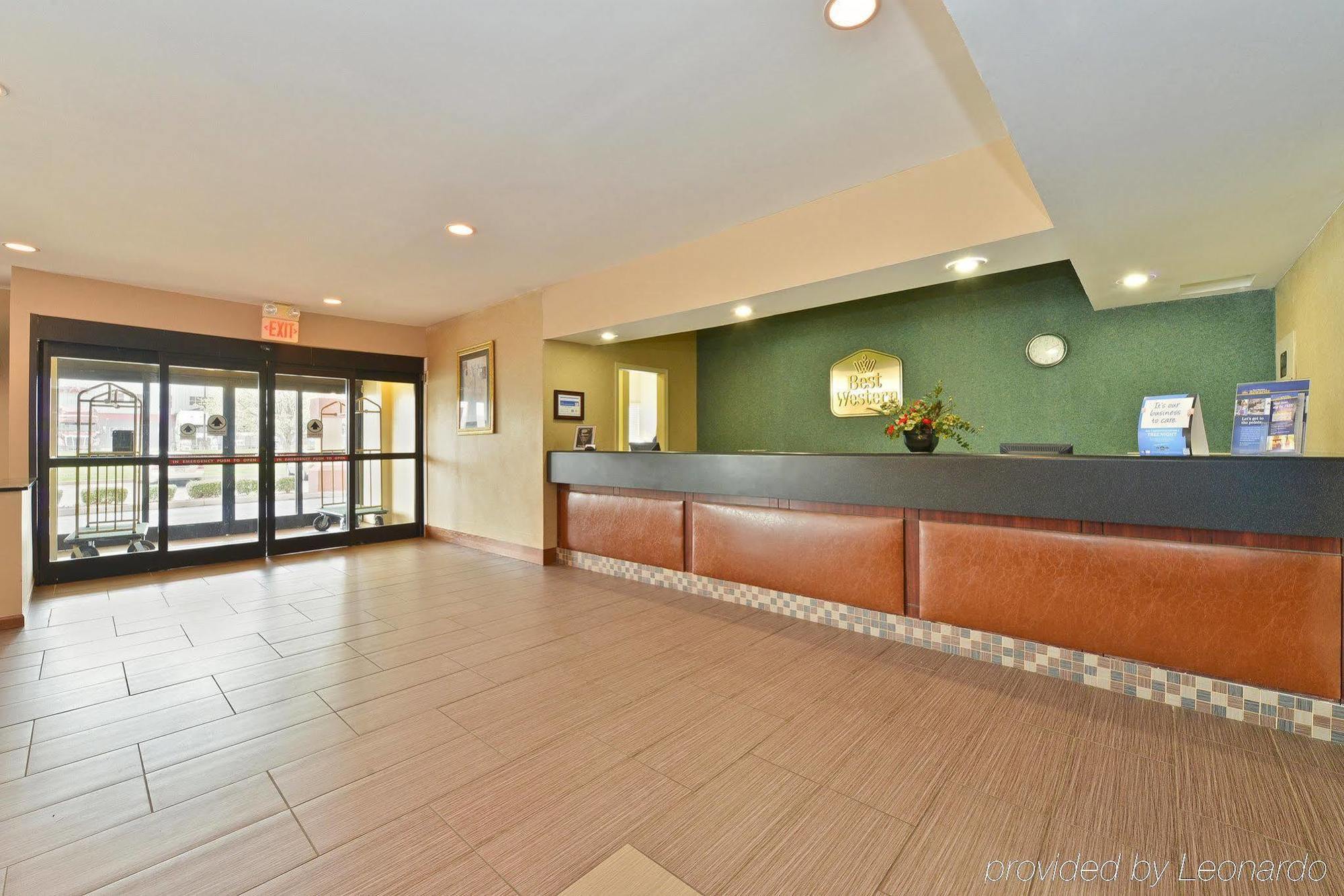 Holiday Inn Express & Suites Evansville North By Ihg Warrenton Exterior photo