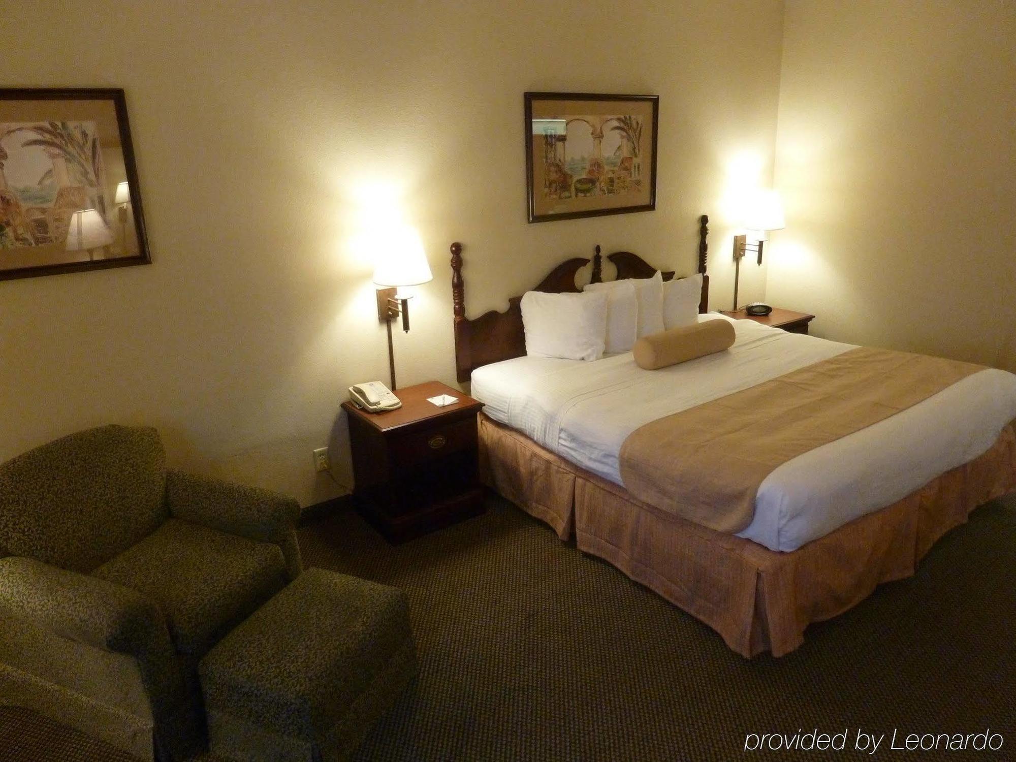Holiday Inn Express & Suites Evansville North By Ihg Warrenton Room photo