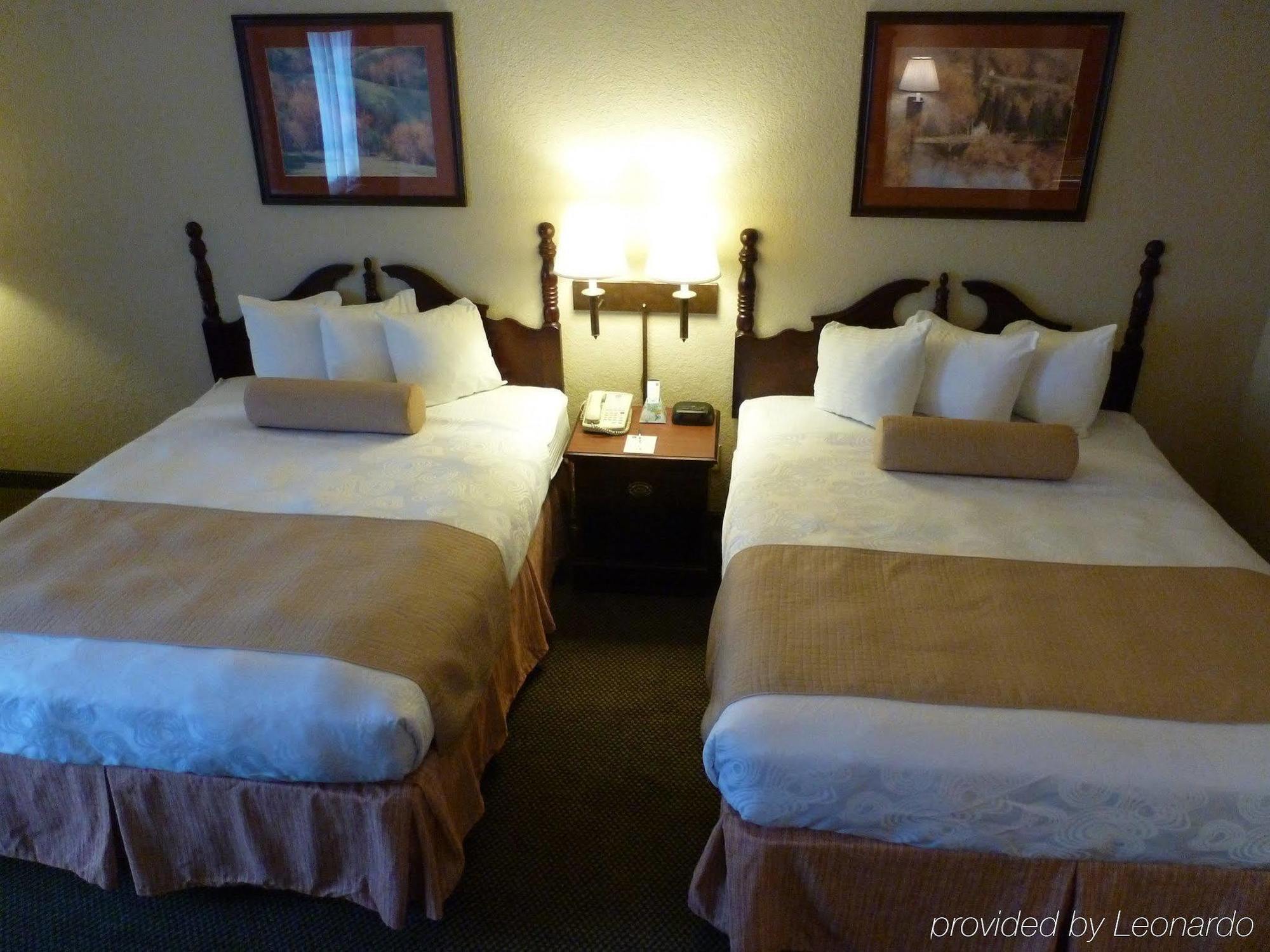 Holiday Inn Express & Suites Evansville North By Ihg Warrenton Room photo