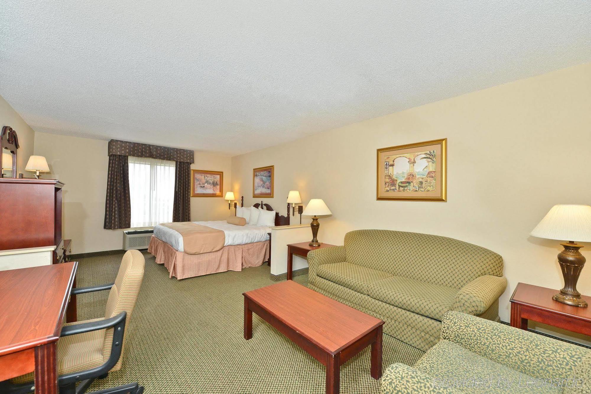 Holiday Inn Express & Suites Evansville North By Ihg Warrenton Exterior photo