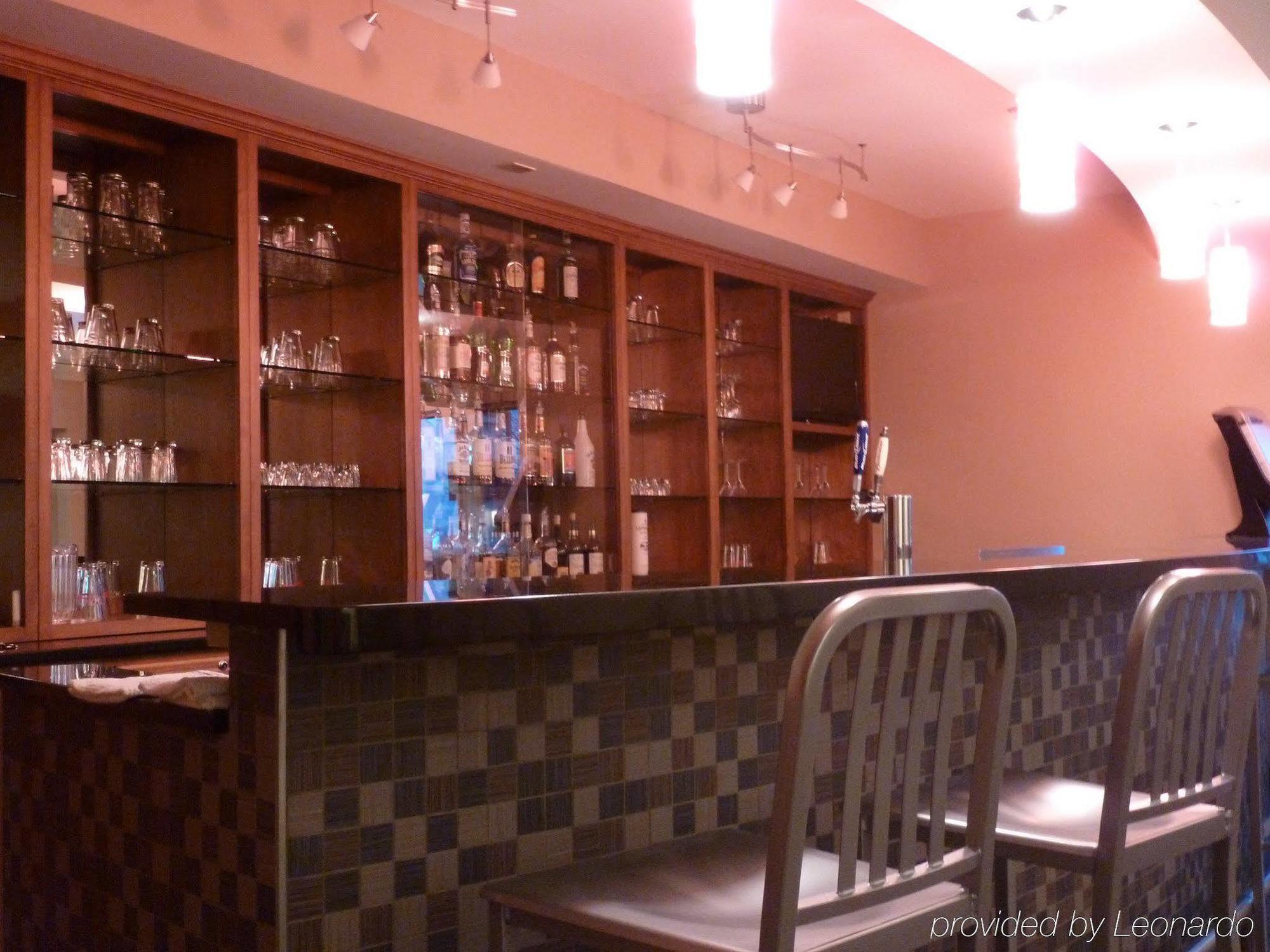 Holiday Inn Express & Suites Evansville North By Ihg Warrenton Restaurant photo