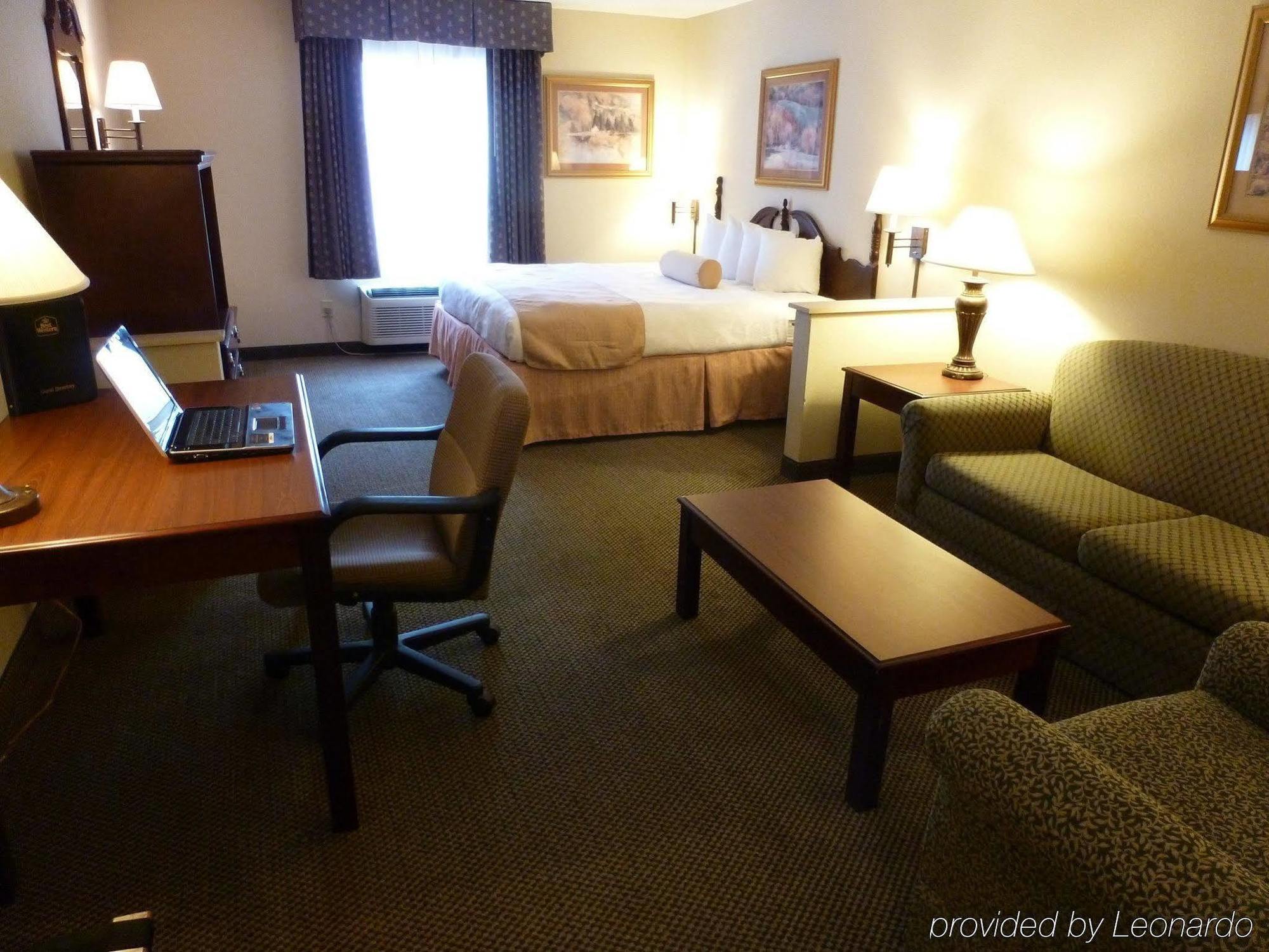 Holiday Inn Express & Suites Evansville North By Ihg Warrenton Room photo
