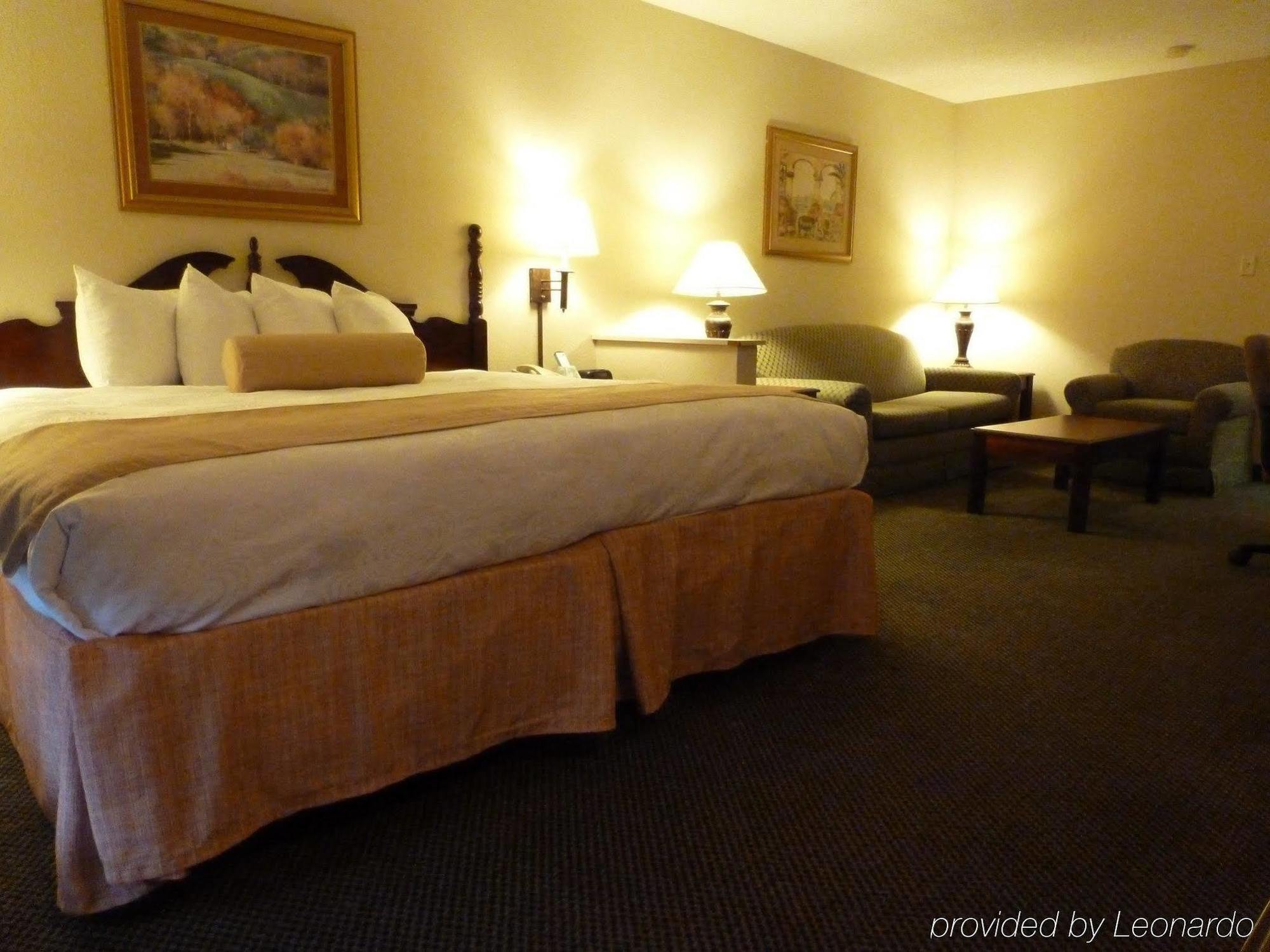 Holiday Inn Express & Suites Evansville North By Ihg Warrenton Room photo